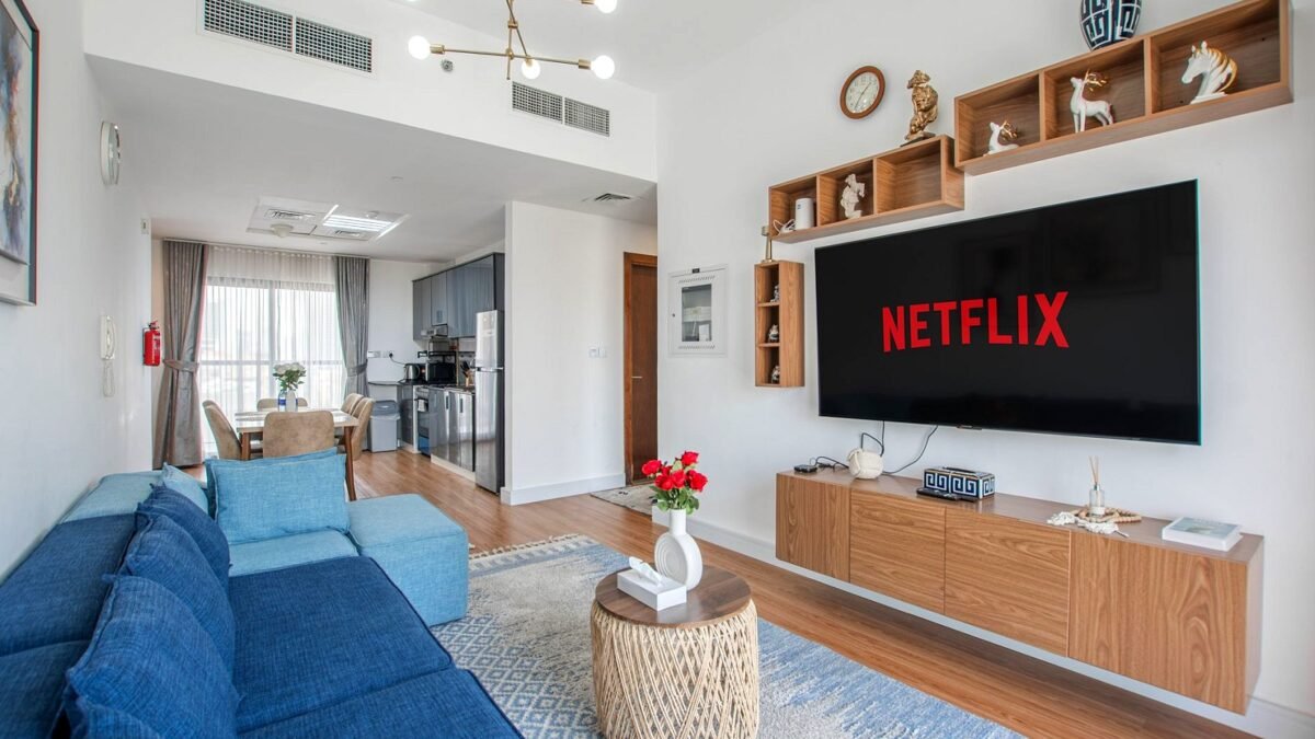Living room with a TV showing the Netflix home screen
