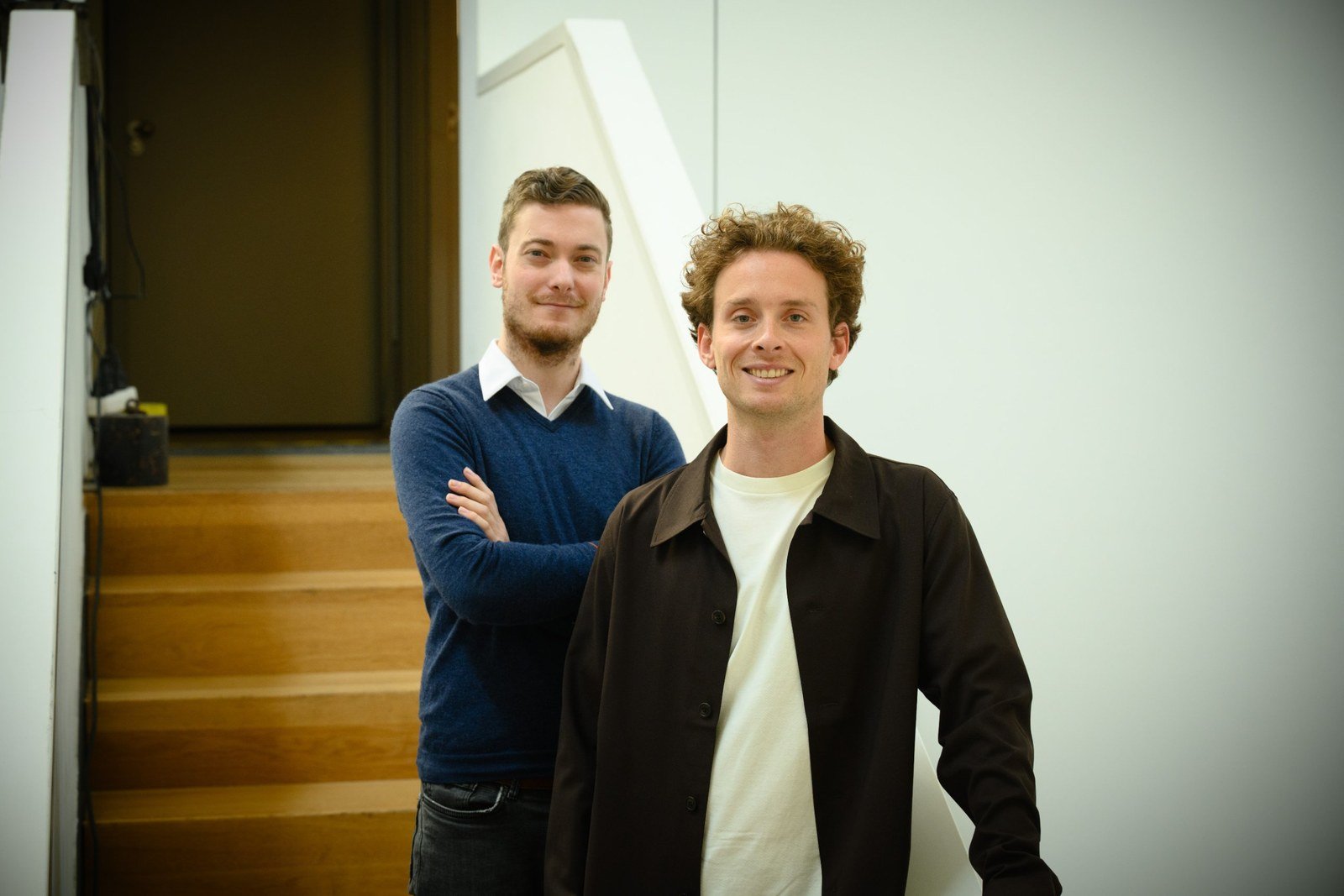 Innercrowd founders Job Vink and Benjamin Havenaar standing on a staircase