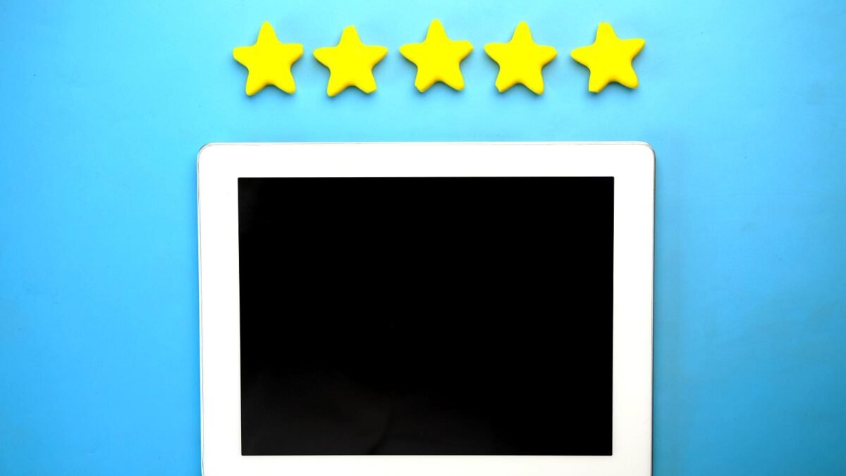 Tablet showing five yellow rating stars on a blue screen